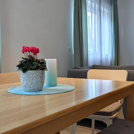 Apartment Schiller's Urban Escape *